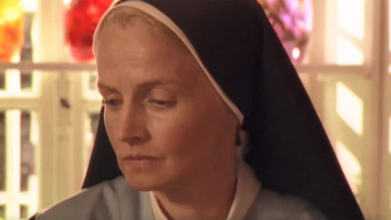 Un ciclone in convento S6E4 - Il re del lotto