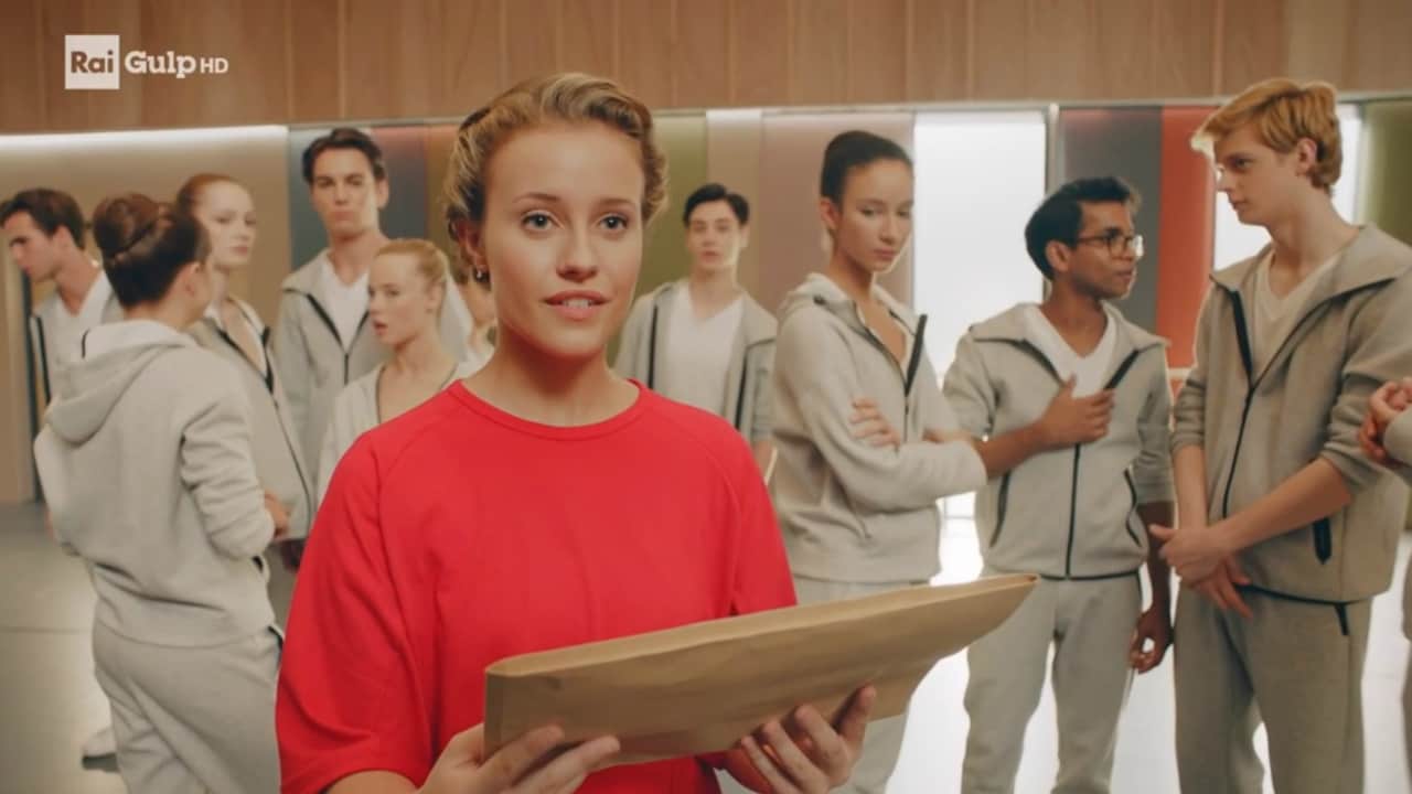 Cercami a Parigi - S1E3 - La ragazza con la corona