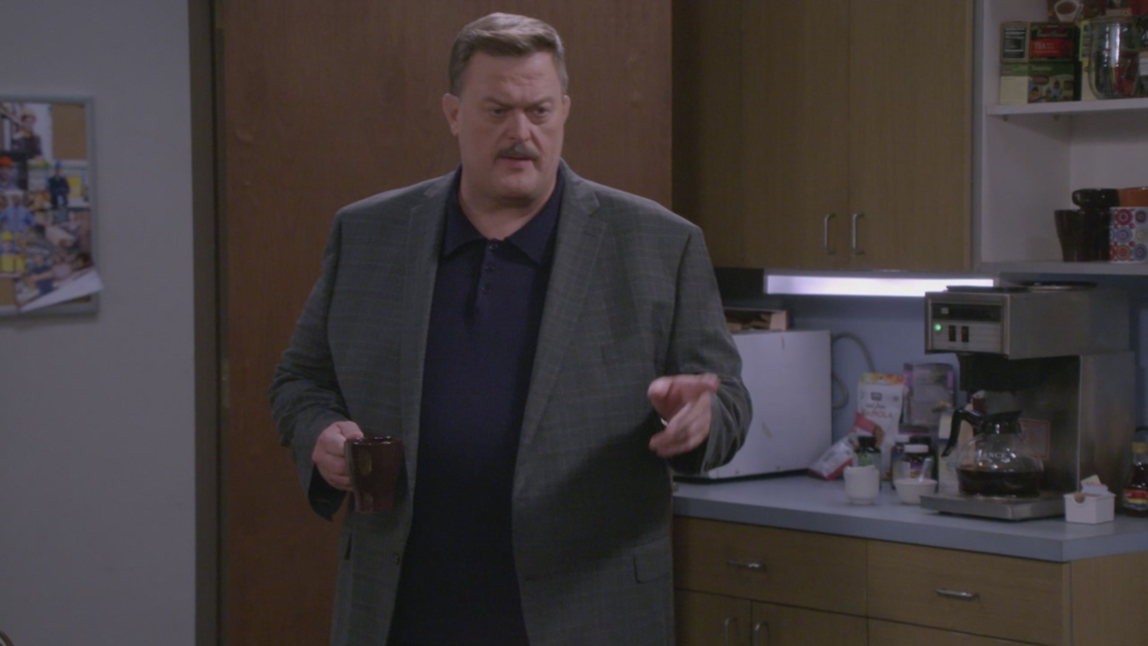 Bob Hearts Abishola - S1 Ep3 Un uccello puo' amare un pesce