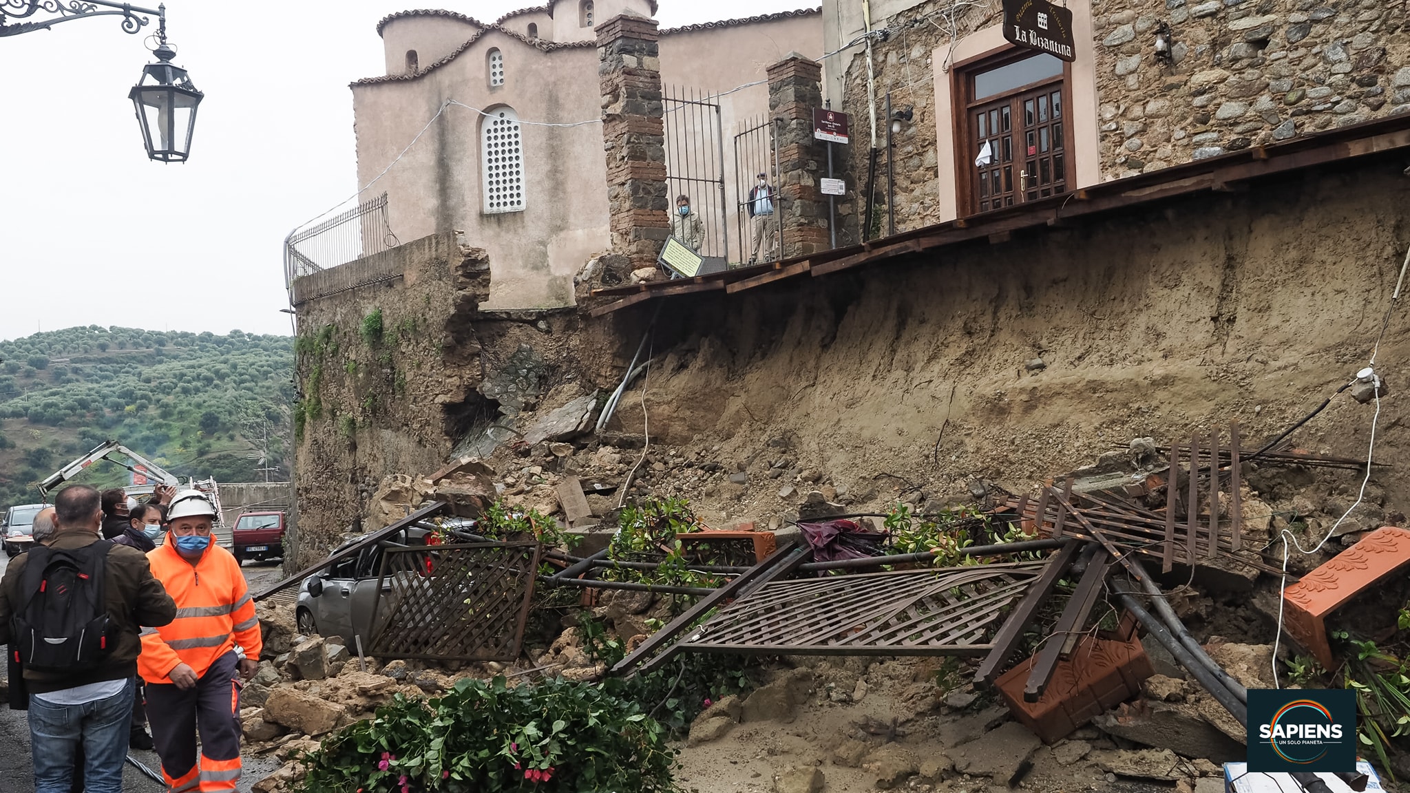 Sapiens, un solo pianeta - Fuori dal fango