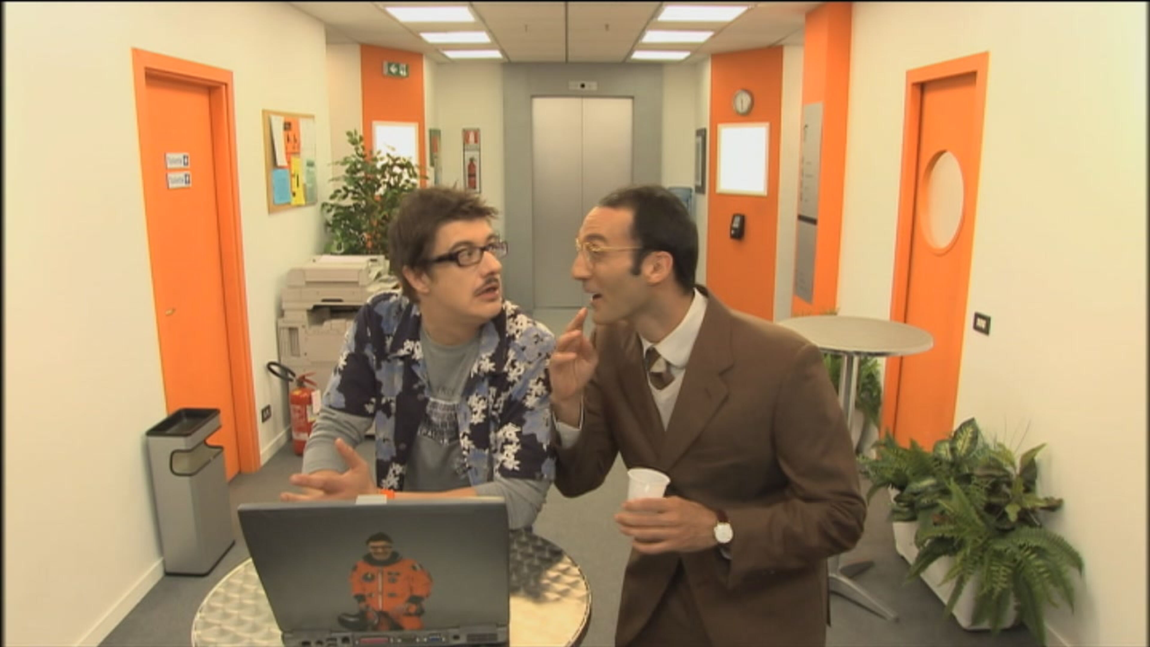 Camera Café 5 - S6 Ep179 La nostra canzone