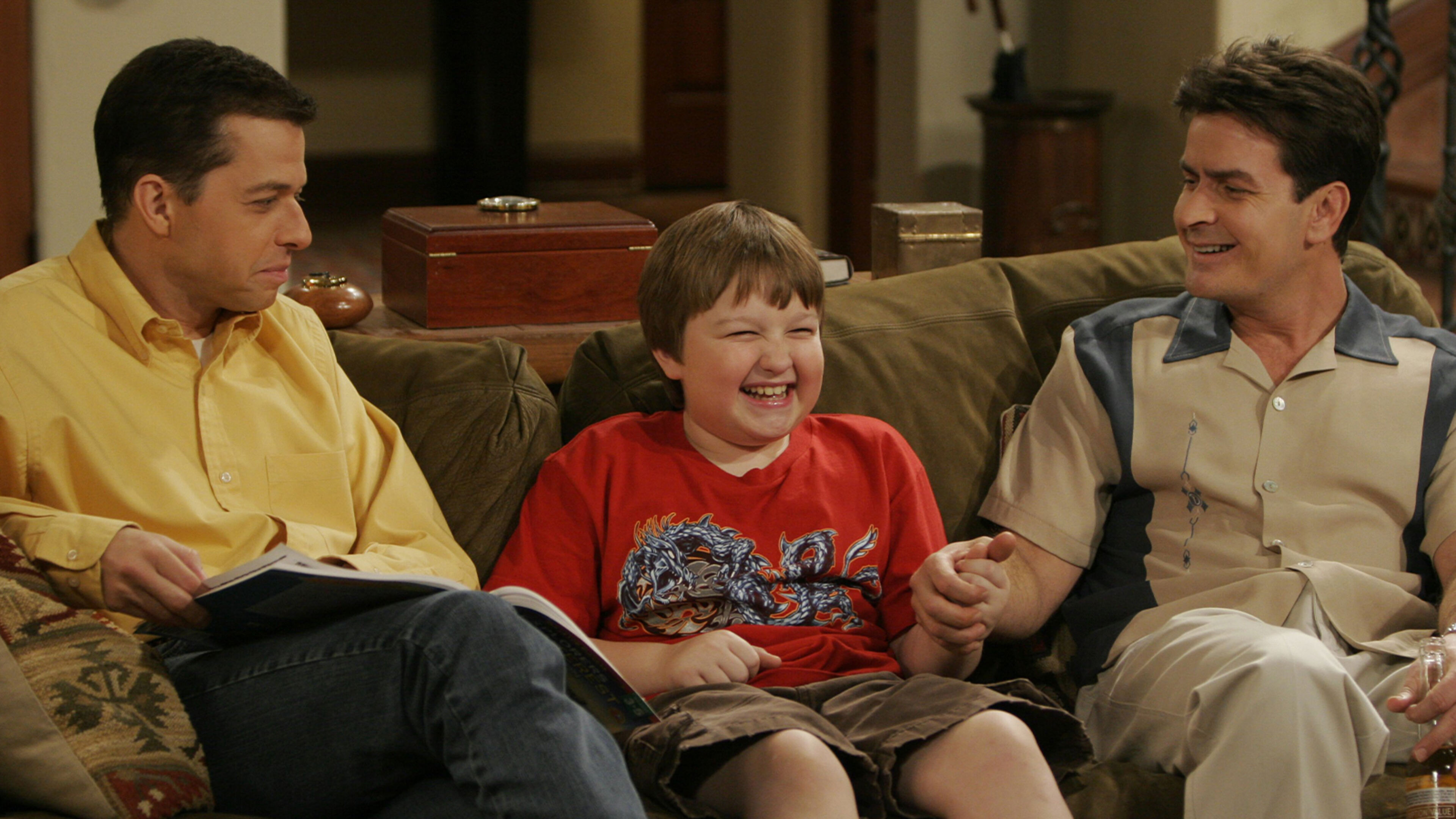 Due uomini e 1/2 - S2 Ep11 Charlie e il sito