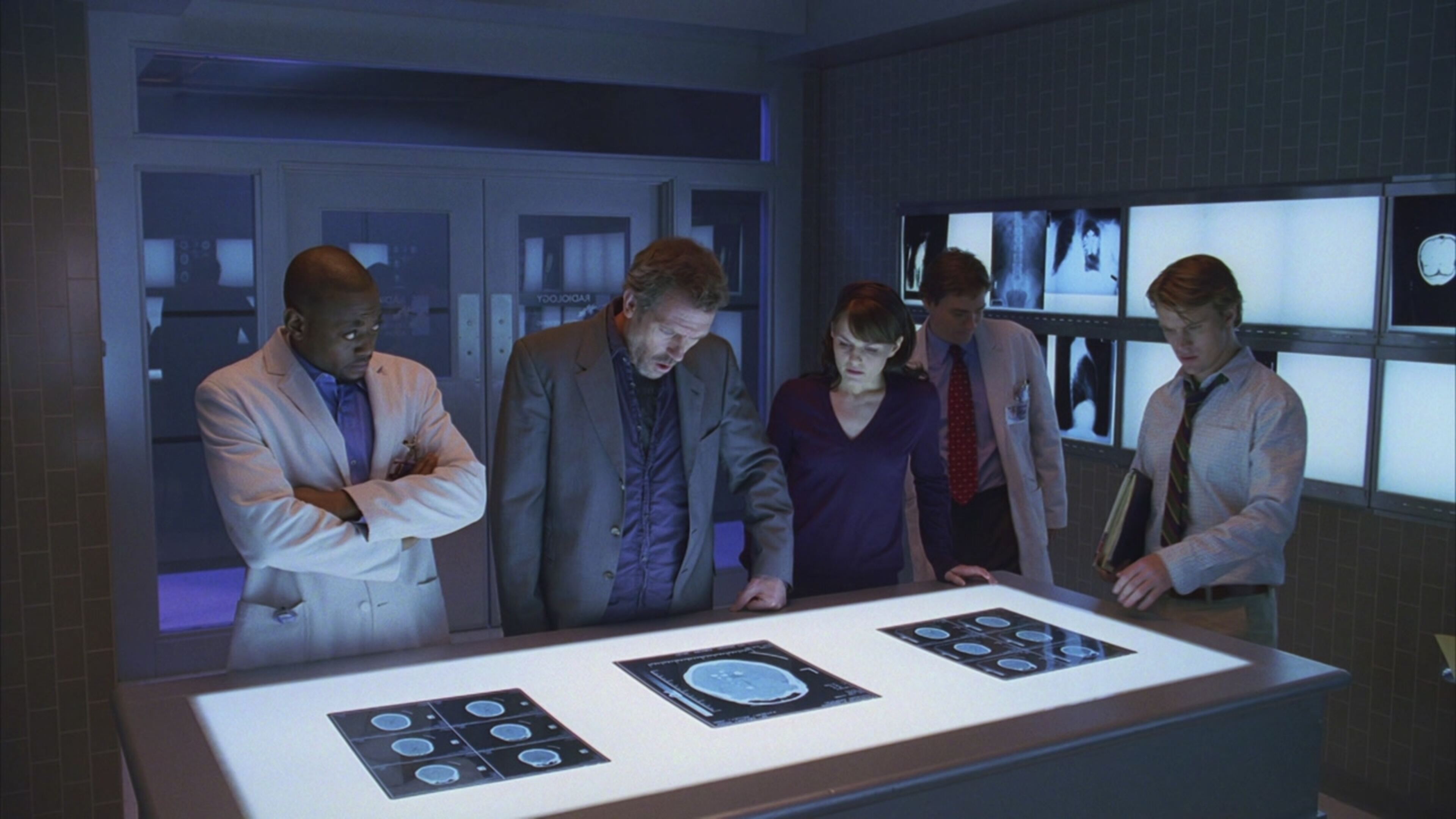 Dr. House - Medical Division 3 - S3 Ep16 Top secret