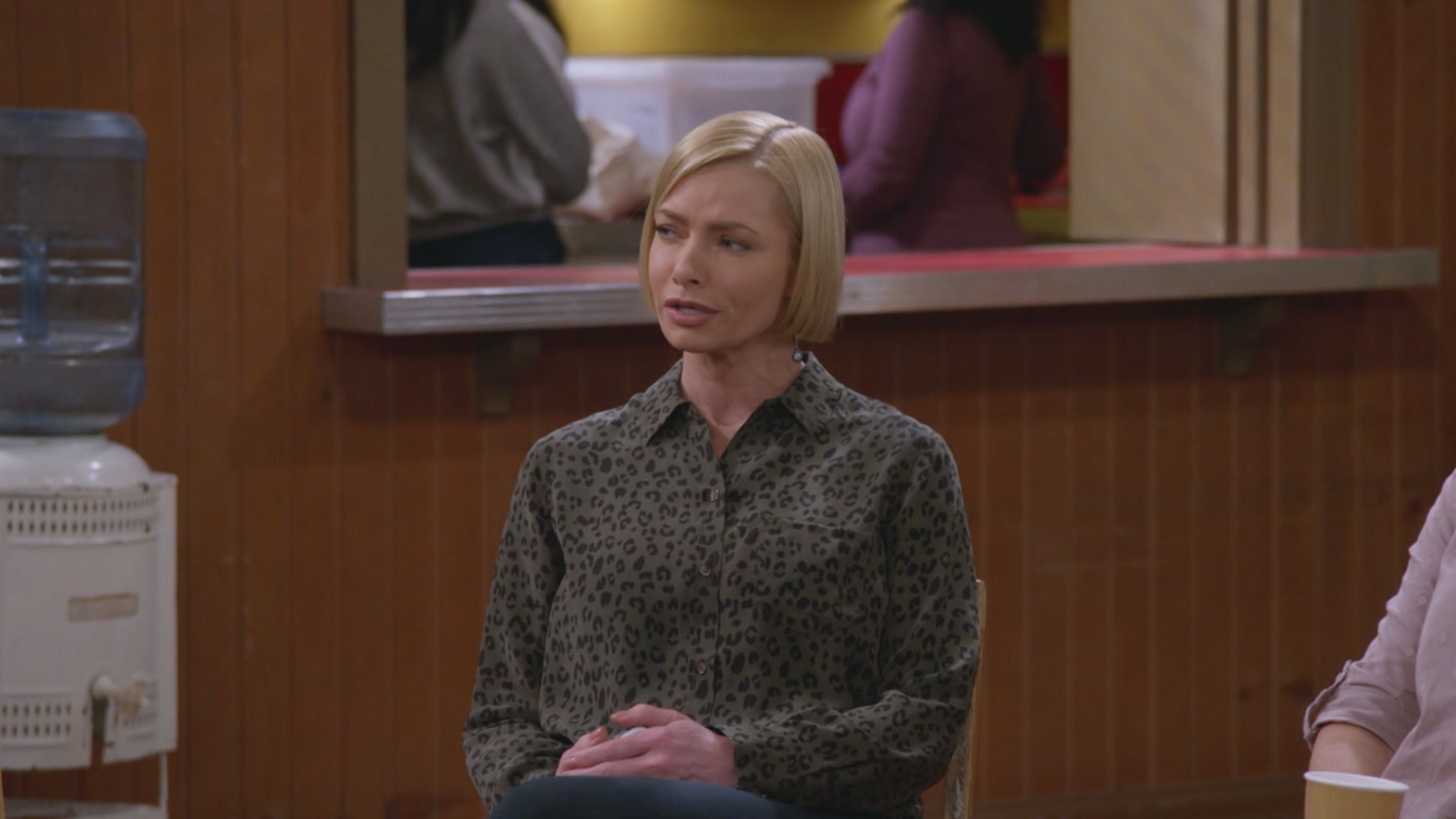 Mom - S7 Ep14 Formaggio Cheddar e un circo di scoiattoli