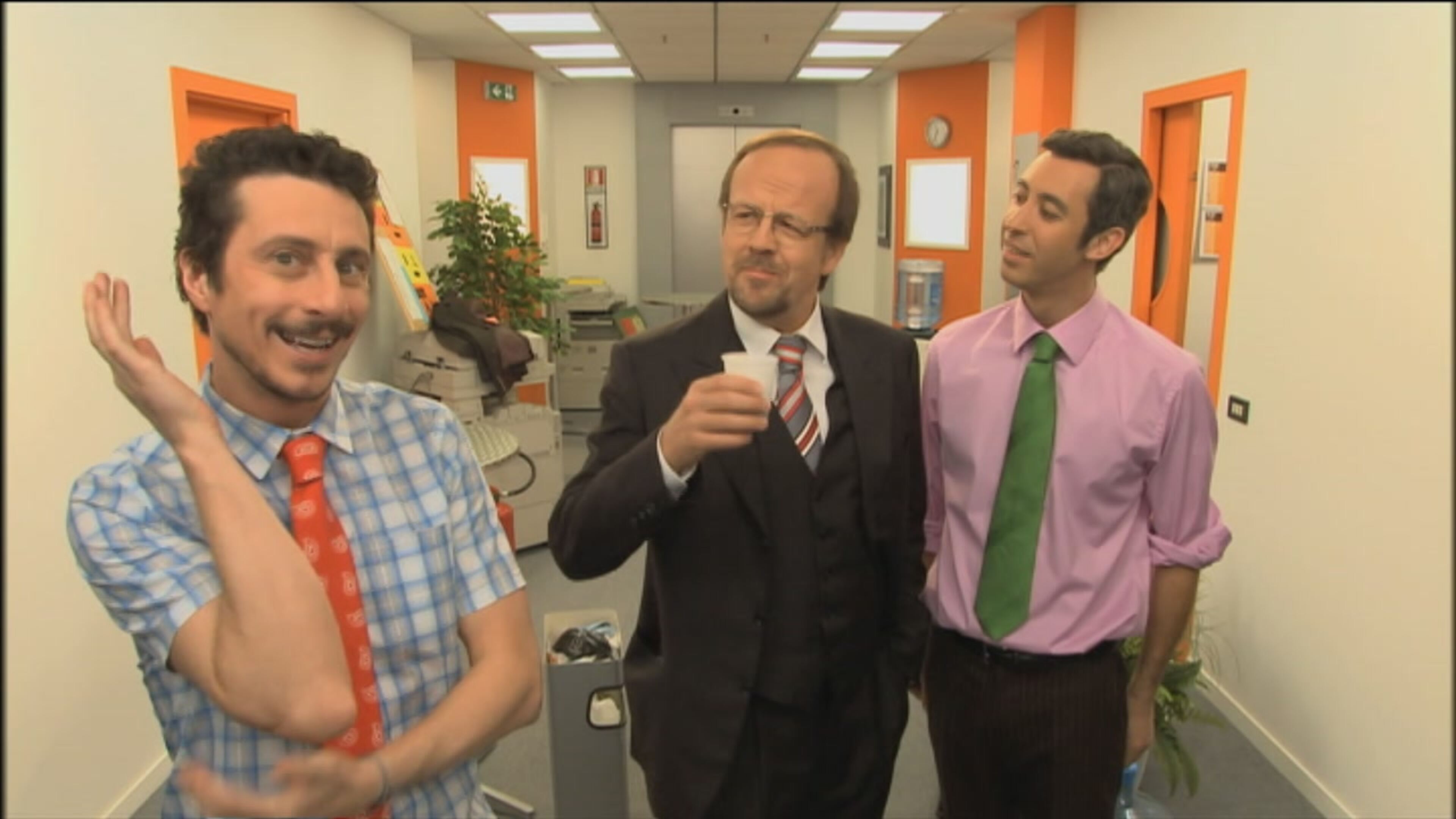 Camera Café 5 - S6 Ep59 Libretto scomparso