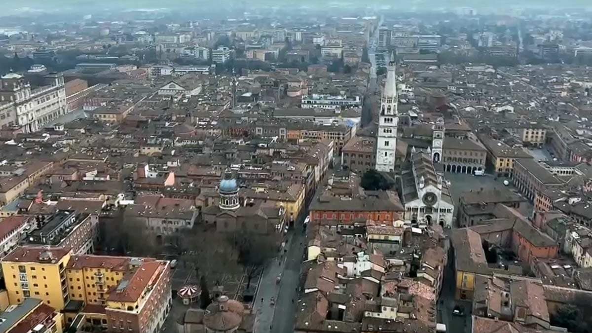 Di là dal fiume e tra gli alberi - S8E3 - Modena, l'ombra della torre