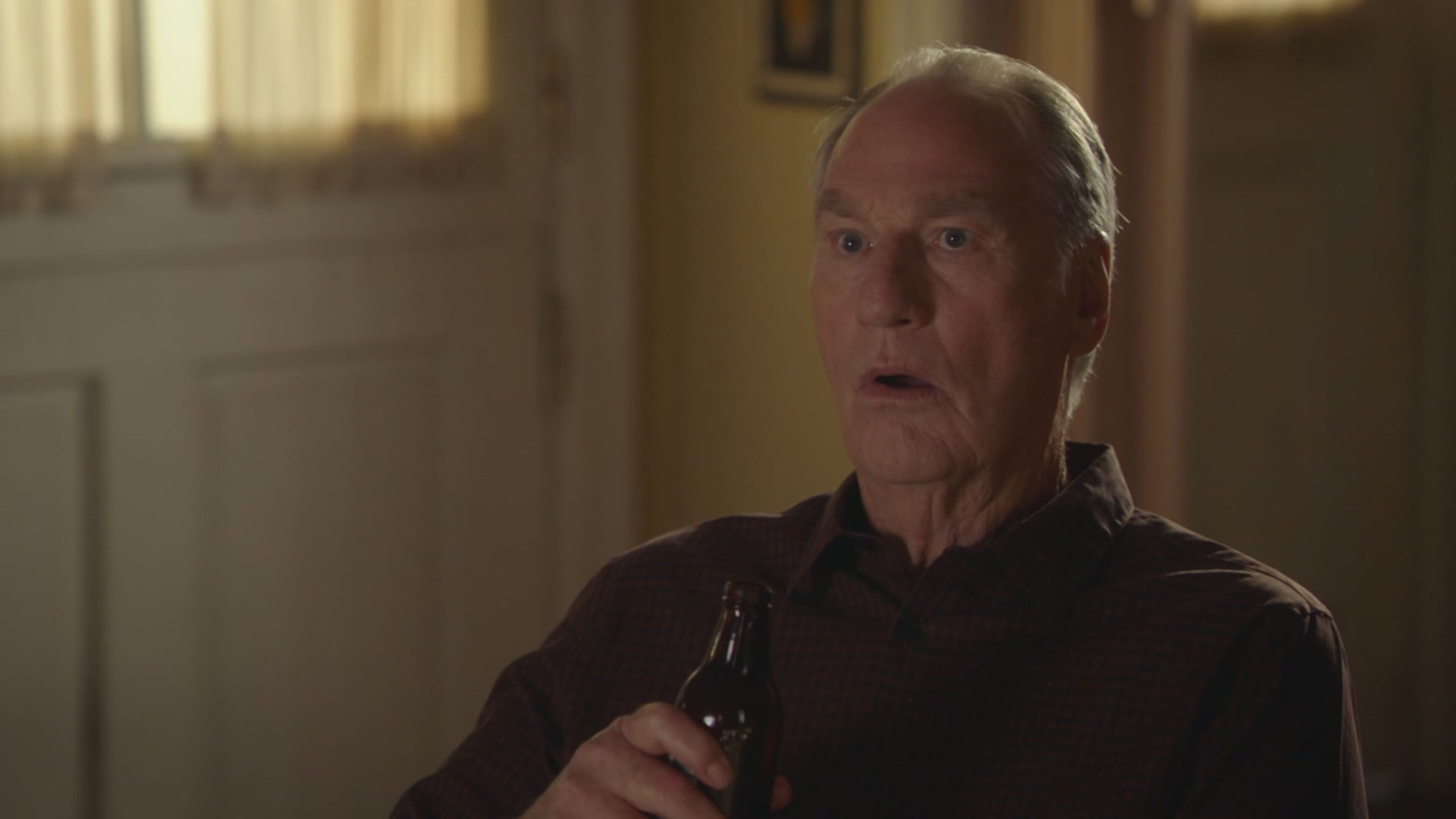 Young Sheldon - S5 Ep3 Energia potenziale e liquori su una panchina del parco