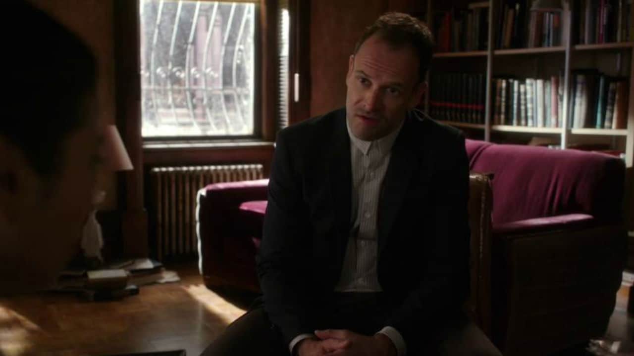 Elementary S6E6 Dammi il dito