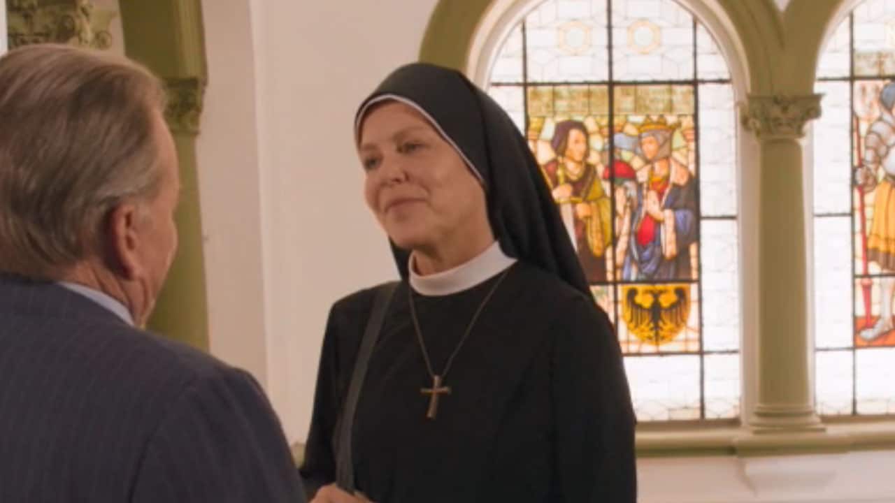 Un ciclone in convento S17E6 - Nel corpo sbagliato