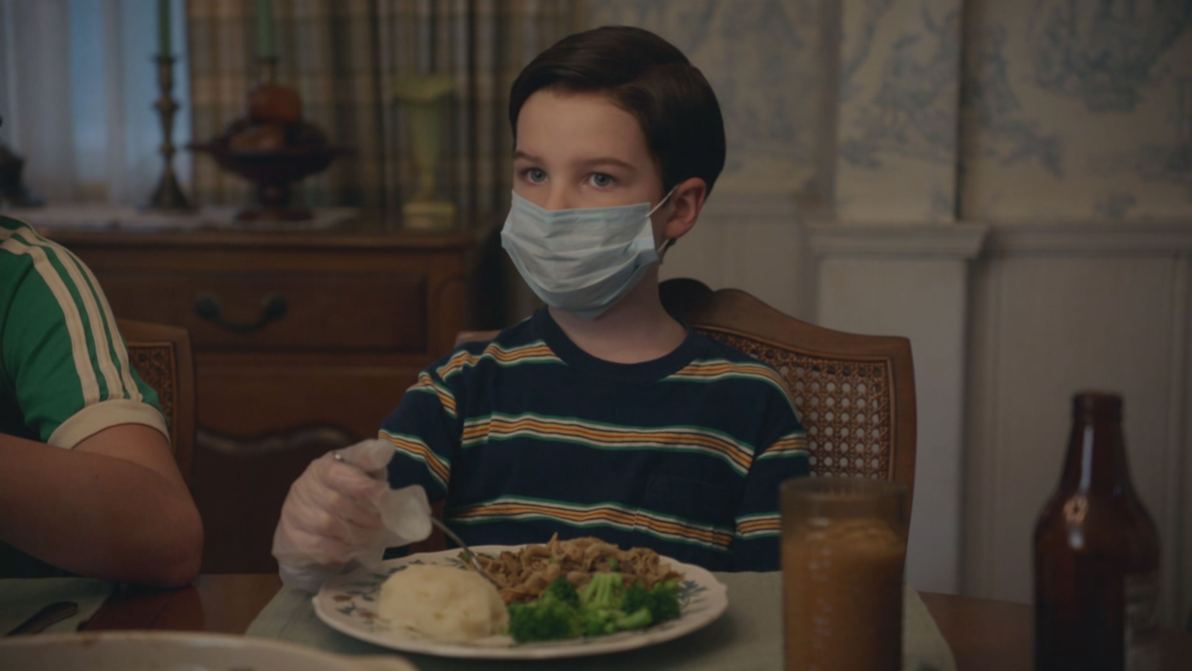 Young Sheldon - S1 Ep13 Starnuto, punizione e Sissy Spacek