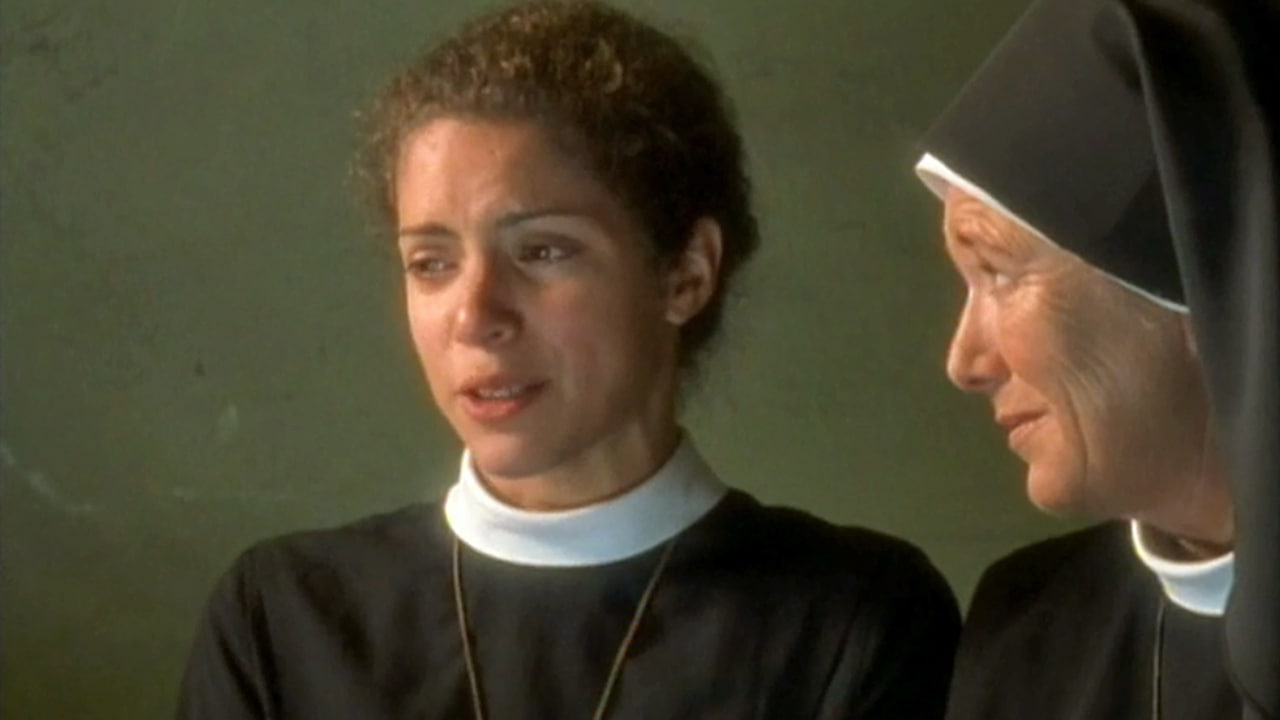 Un ciclone in convento S4E13  - La donna di spade
